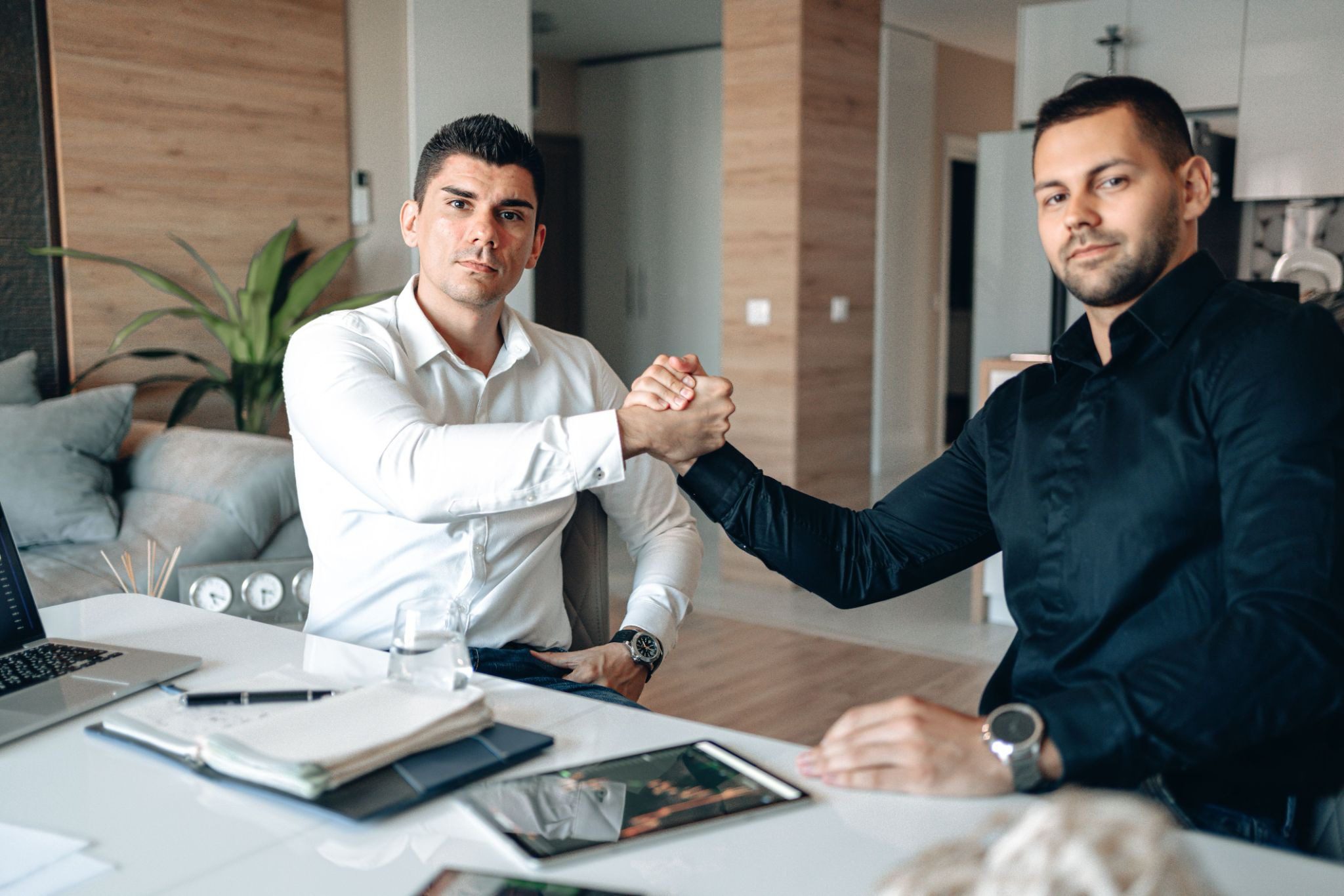 Partnership Marketing vs Affiliate Marketing: Key Differences and Benefits